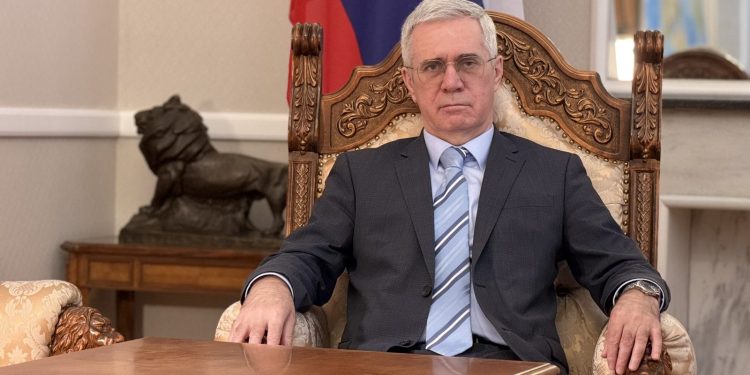 România expulzează un angajat al Ambasadei Rusiei după drone