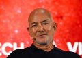 Un consorțiu cu Jeff Bezos cumpără o parte din Liverpool