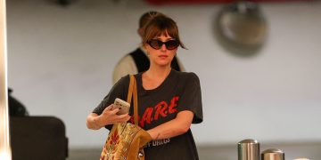 Dakota Johnson apare pe noua piesă a lui Role Model