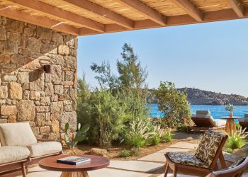 Hotelul Fouquet’s Mykonos mizează pe liniște lângă Paraga