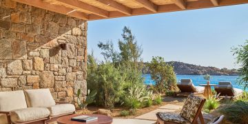 Hotelul Fouquet’s Mykonos mizează pe liniște lângă Paraga