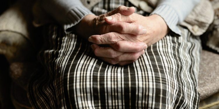 Îmbătrânirea pielii reconfigurează activitatea genelor inflamatorii