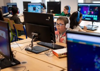 Un tutore AI îmbunătățește modest învățarea fracțiilor